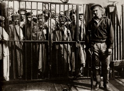 Tschechow, Anton - Der Käfig der Strafgefangenen auf dem Frachtdampfer »Petersburg«, der sie nach der Insel Sachalin deportiert (Zeno Fotografie) photo
