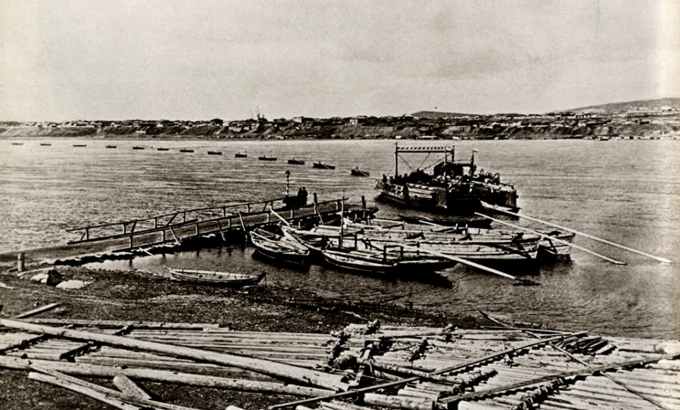 Tschechow, Anton - Pontonbrücke und Fähre auf dem Jenissei, Sibirien (Zeno Fotografie)