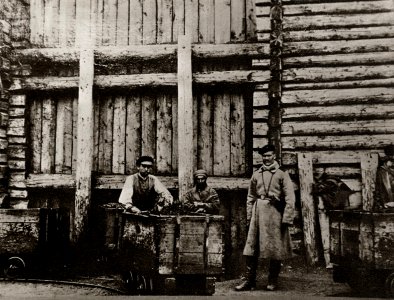 Tschechow, Anton - Drei Menschen in der Maschinerie des Strafvollzugs - der freie Arbeiter, der Sträfling und der Wächter (Zeno Fotografie)