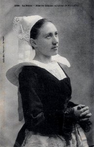 Trégunc jeune fille priant
