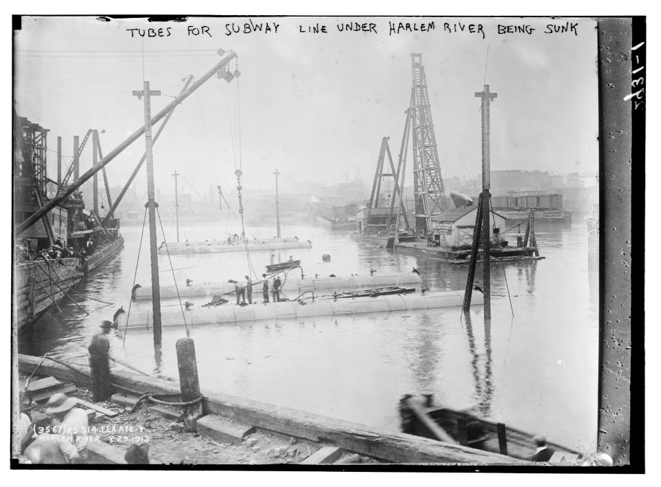 Tubes for subway line under Harlem River, being sunk LCCN2014694961