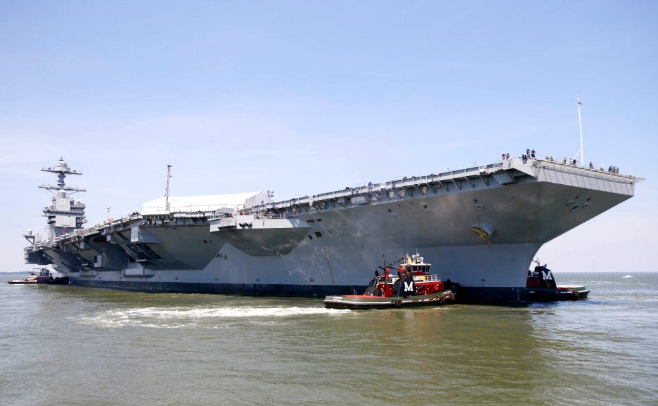 Tug boats maneuver Gerald R. Ford into the James River during the ship's Turn Ship evolution. (27547799072)