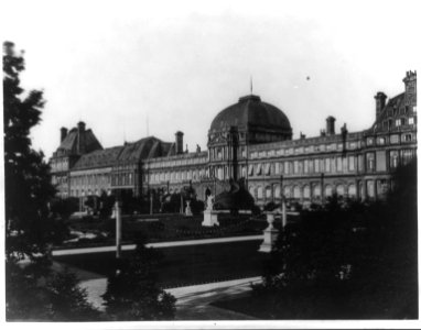 Tuileries, west front, Paris, France; full view of palace, looking across gardens LCCN2005694945