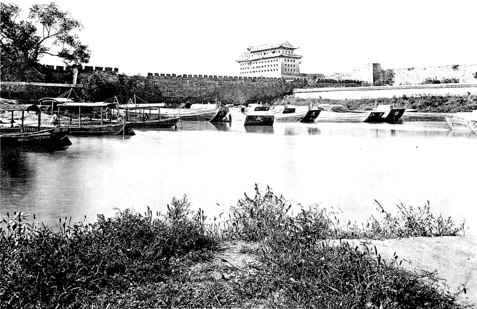 Tungchow Canal that flows through the south-eastern corner of the Tartarian town