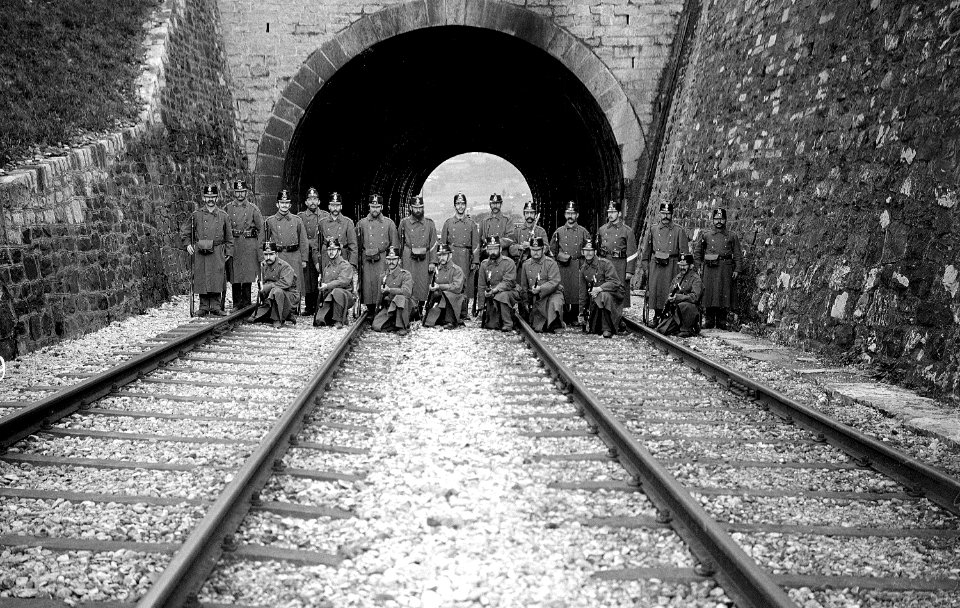 Tunnel und Brücke von Châtelard mit Wachtmannschaft - CH-BAR - 3237246