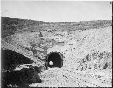 Tunnel no. 2, Wasatch group of Miocene tertiary - NARA - 516631