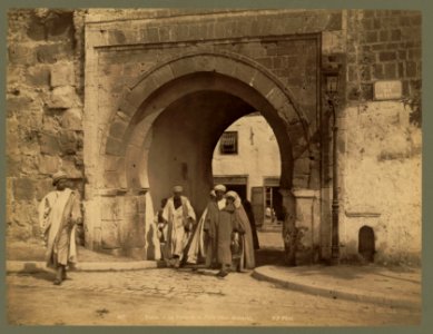 Tunis. La Porte de la Folle (Bab-Menara) - ND Phot. LCCN2004665085