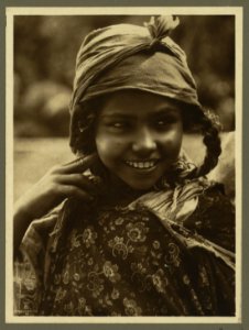 Tunisian girl, head-and-shoulders portrait, facing front) - Lehnert & Landrock, phot. Tunis LCCN2003690034