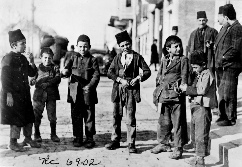 Turk and Russian, Greek and Jew are represented in this group of half a dozen little street gamins Two of them are the proud possessors of tops and pieces of string to spin them with. LCCN2010650581 (cropped)