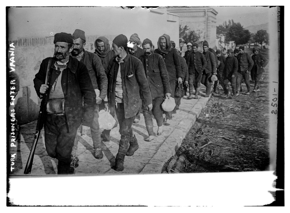 Turk prisoners enter Vrania LCCN2014691435