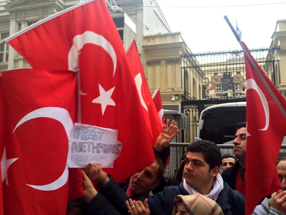 Turkish people protesting the Netherlands