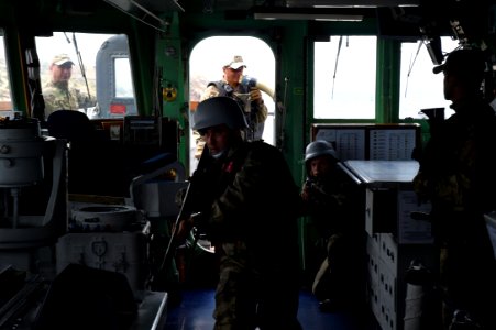 Turkish boarding teams practice tactical movements aboard the frigate TCG Gokceada (F-494), exercise Phoenix Express 2017, Cartagena, Spain, May 11, 2017 (4)