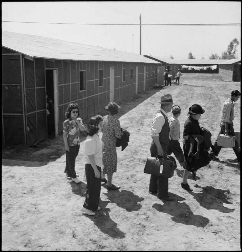 Turlock, California. These evacuees of Japanese ancestry have just arrived at the Turlock Assembly . . . - NARA - 537638