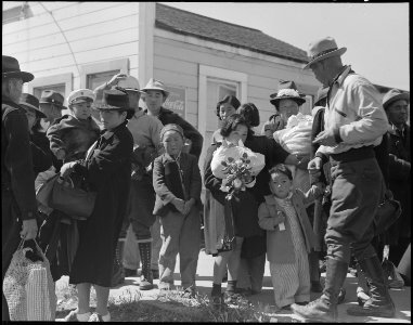 Turlock, California. Families of Japanese ancestry arrived at Turlock Assembly. Evacuees will be h . . . - NARA - 537637
