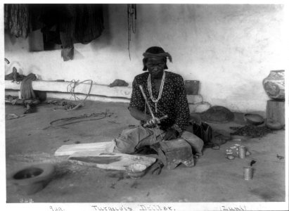 Turquois driller (Zuni) (working, Acoma, San Juan, New Mexico) LCCN2002716418