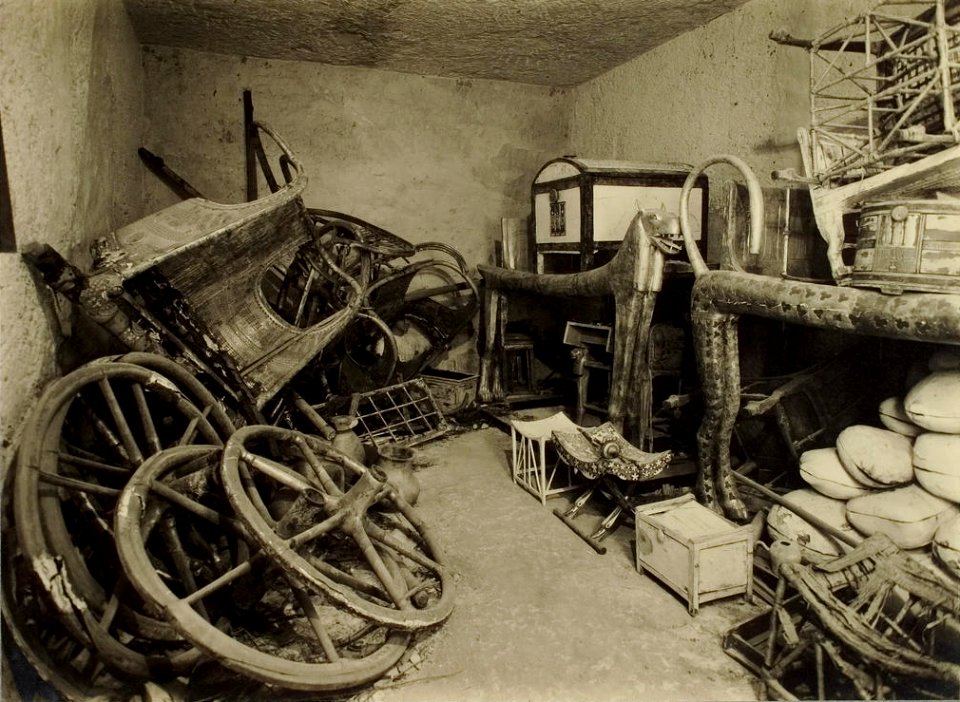 Tutankhamun tomb photographs 2 012