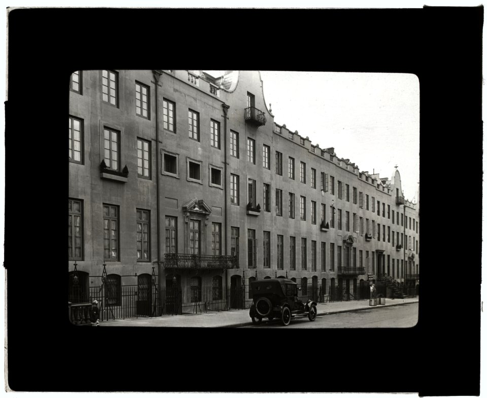 Turtle Bay Gardens, 228-246 East 49th Street, New York, New York Townhouses LCCN2007685046