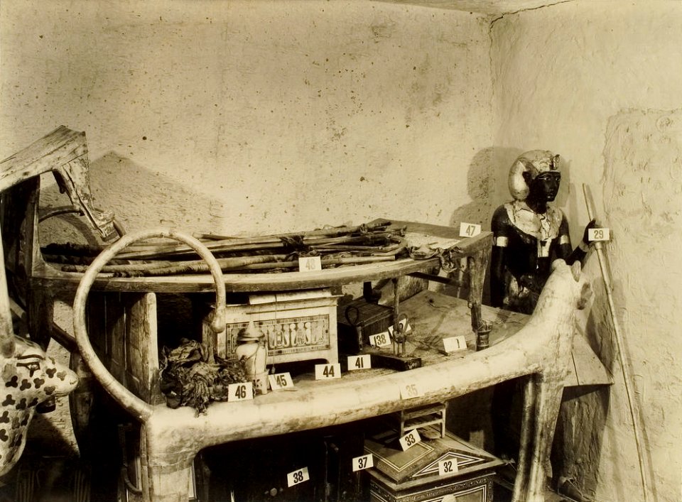 Tutankhamun tomb photographs 2 021