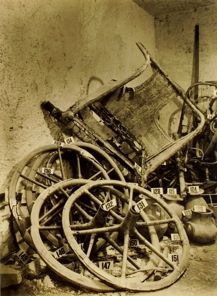 Tutankhamun tomb photographs 2 037