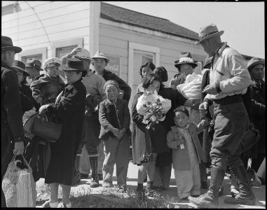 Turlock, California. Families of Japanese ancestry arrived at Turlock Assembly. Evacuees will be h . . . - NARA - 537637