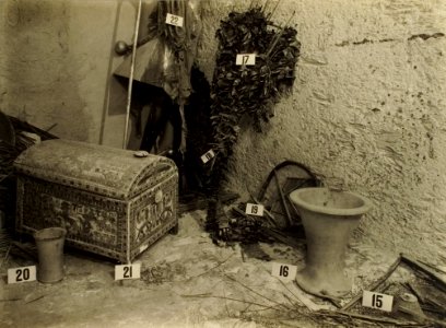 Tutankhamun tomb photographs 2 016