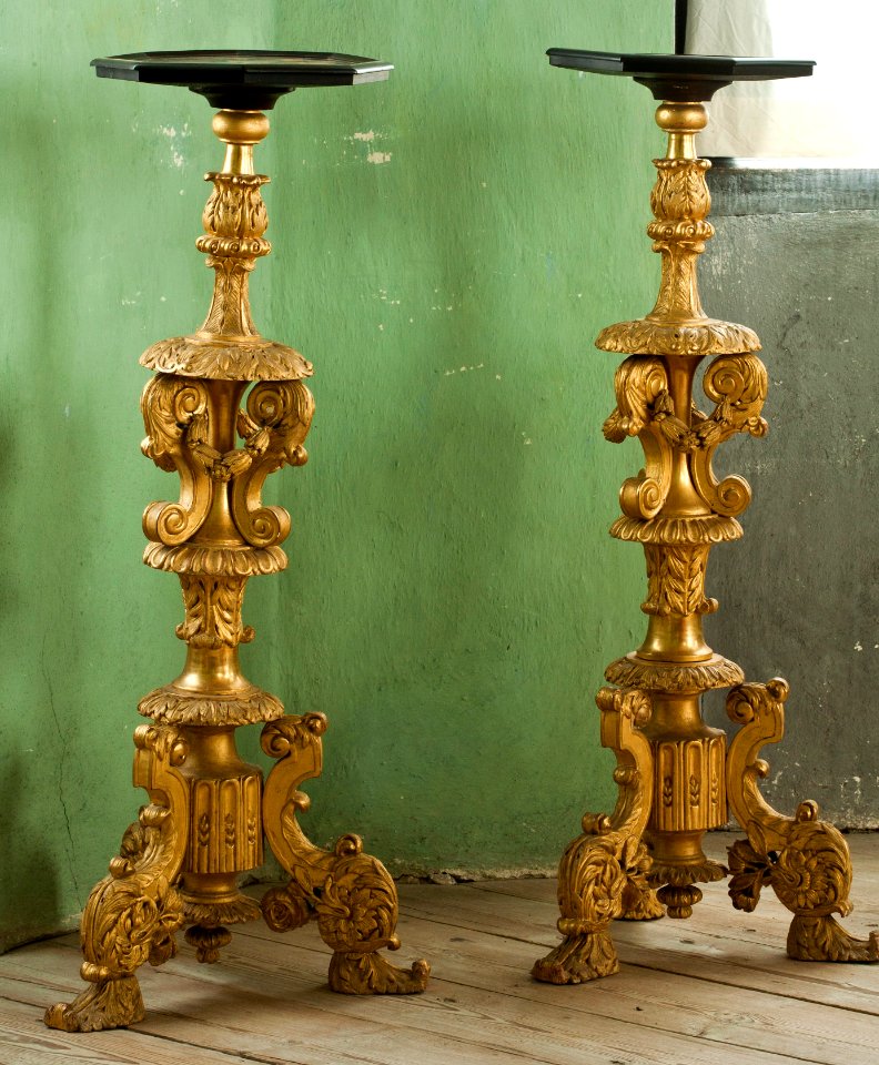 Två förgyllda gueridoner skulpterade i björk. 1675-1725 - Skoklosters slott - 92366