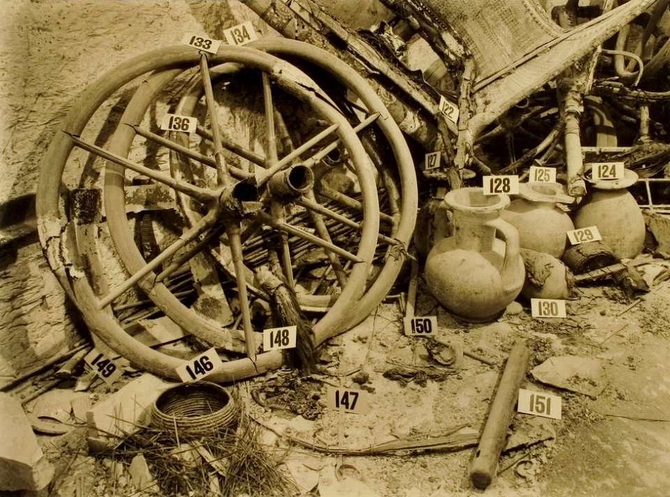 Tutankhamun tomb photographs 2 041