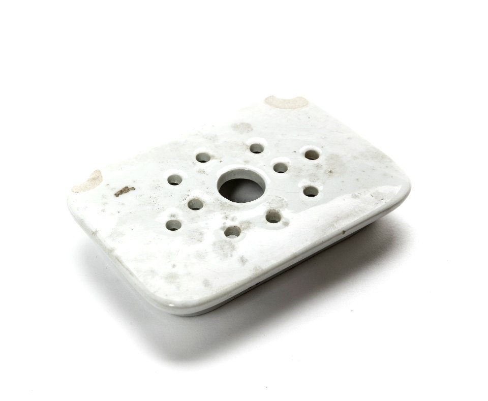 Tvålkoppsil av vitglaserat flintporslin, 1800-tal - Skoklosters slott - 108370