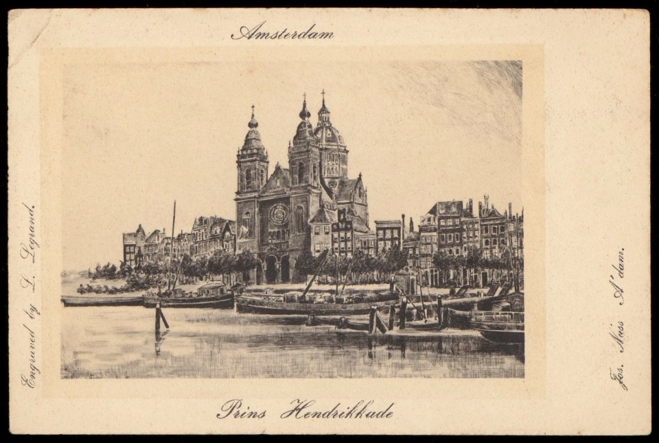 Twee beurtschepen in het Open Havenfront ter hoogte van de Sint Nicolaaskerk, Prins Hendrikkade 73-76, Afb PBKD00200000001