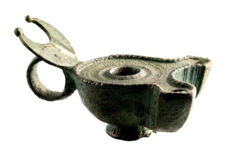 Tweetuitige olielamp met lunula in brons, 75 tot 200 NC, vindplaats- Sint-Huibrechts-Hern, Tombosch, 1898, tumulus B, collectie Gallo-Romeins Museum Tongeren, 1534