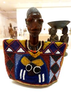 Twin figure (ere ibeji), Yoruba people, Southwestern Nigeria, early 20th century AD, wood, beads - Krannert Art Museum, UIUC - DSC06171