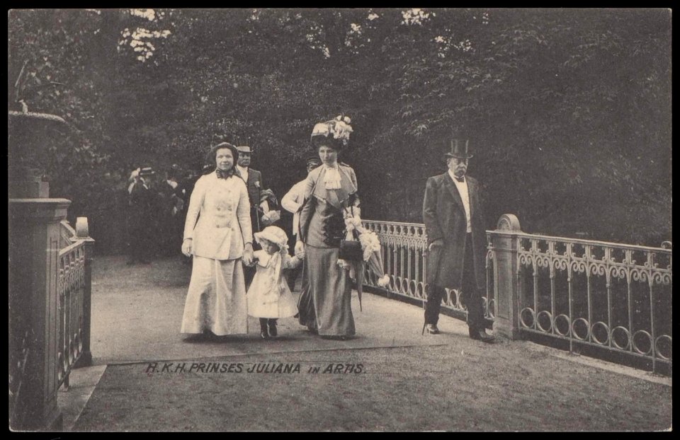 Tweede bezoek van H.K.H. Prinses Juliana aan Artis. Uitgave N.J. Boon, Amsterdam