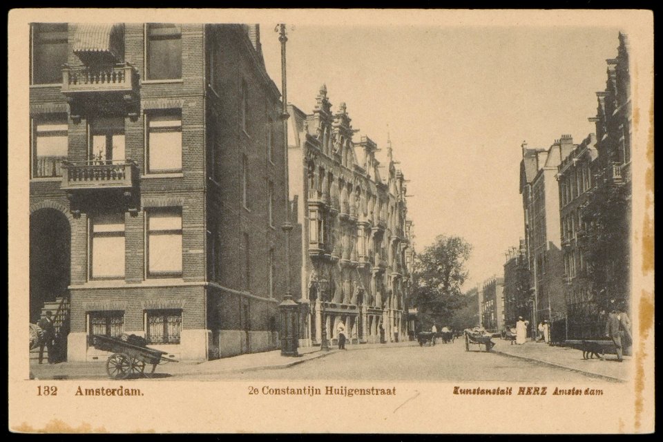 Tweede Constantijn Huygensstraat gezien vanaf Vondelstraat naar Overtoom. Uitgave Kunstanstalt Herz Amsterdam, Afb PBKD00005000002
