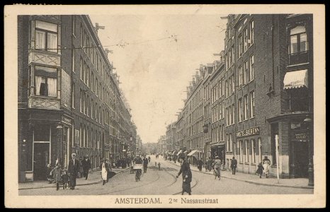Tweede Nassaustraat bij kruising met Nassaukade (rechts) en Jacob Catskade (links). Uitgave J. Sleding, Amsterdam, Afb PBKD00027000002 photo