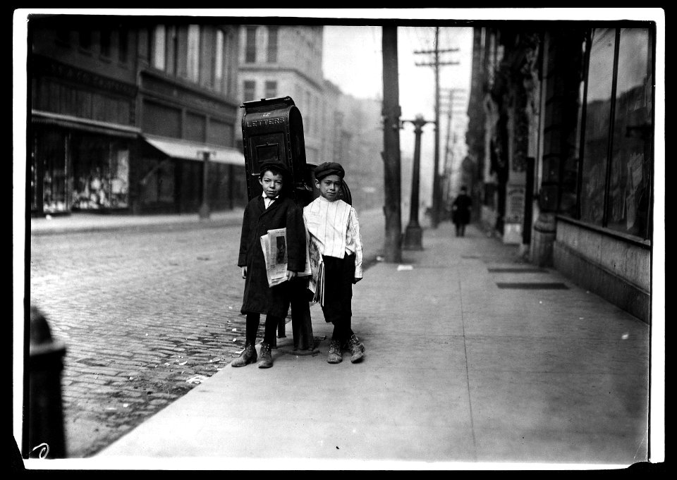 Two 7 year old newsies, profane and smart, selling Sunday. Nashville, Tenn. - NARA - 523340 (alt)