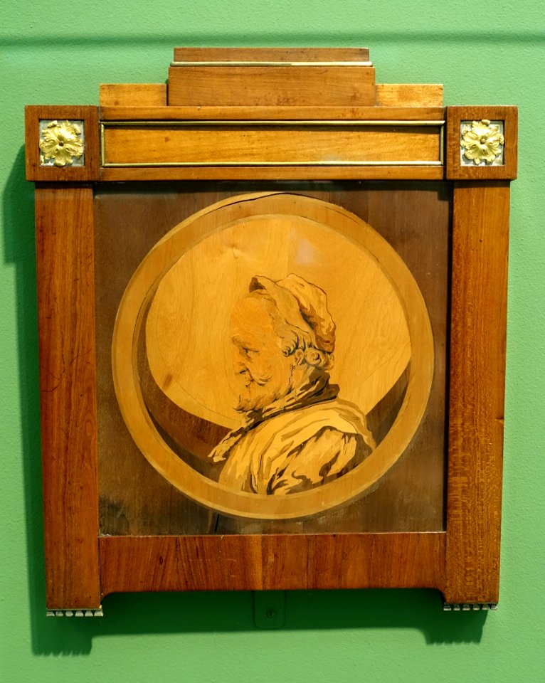 Two character heads, 2 of 2, probably by Michael Rummer, David Roentgen workshop, Neuwied, Germany, c. 17801782, wood marquetry, gilt brass - Germanisches Nationalmuseum - Nuremberg, Germany - DSC02462