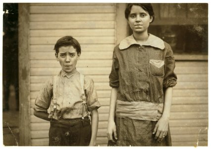 Two of the workers in Merrimack Mills. See Hine report. LOC nclc.02884