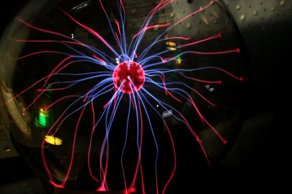 Magnetic field phenomenon tesla electromagnetic waves