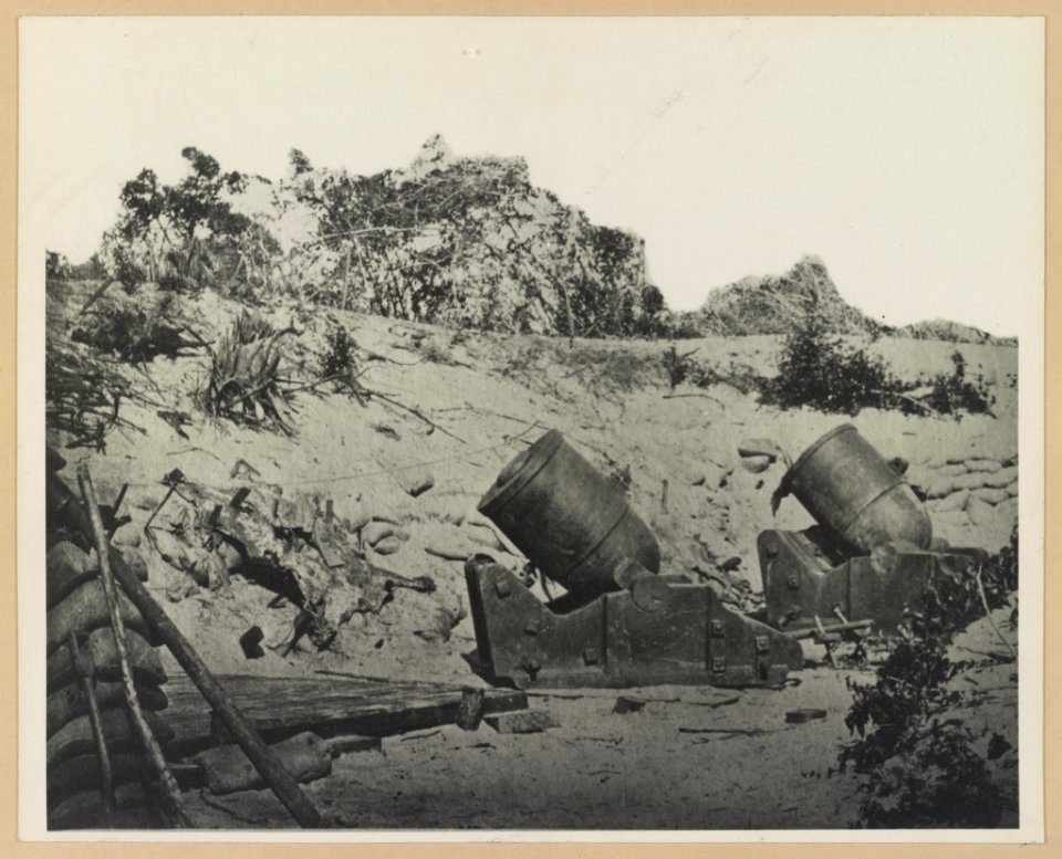 Two trench mortars behind sandbagged barricade LCCN2012646295