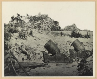 Two trench mortars behind sandbagged barricade LCCN2012646295