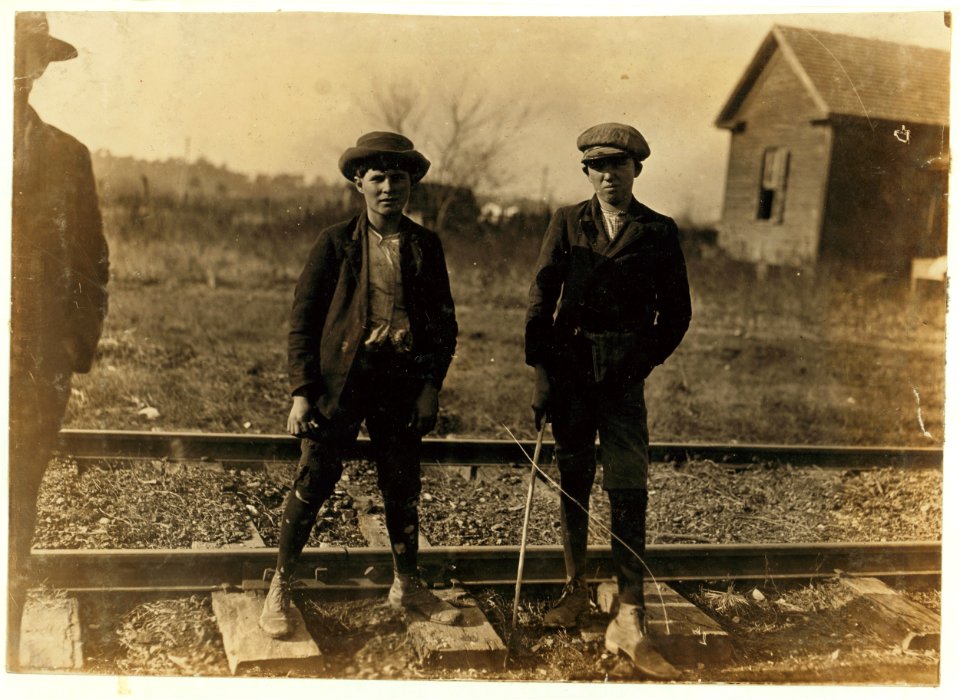 Two spinners in Dillon Mill , Dillon S.C. Both said they had been in mill 7 years. LOC nclc.01489