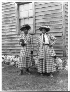 Two young African American women, probably somewhere in Virginia LCCN2006687469