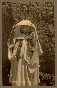 Types Algériens. Femme des Ouled Naı̈ls - ND. LCCN2004666951