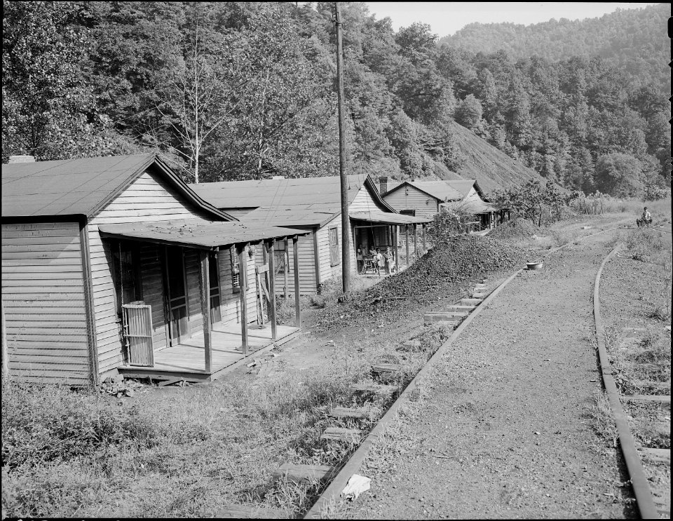 Typical house. Kingston Pocahontas Coal Company, Exeter Mine, Welch, McDowell County, West Virginia. - NARA - 540723