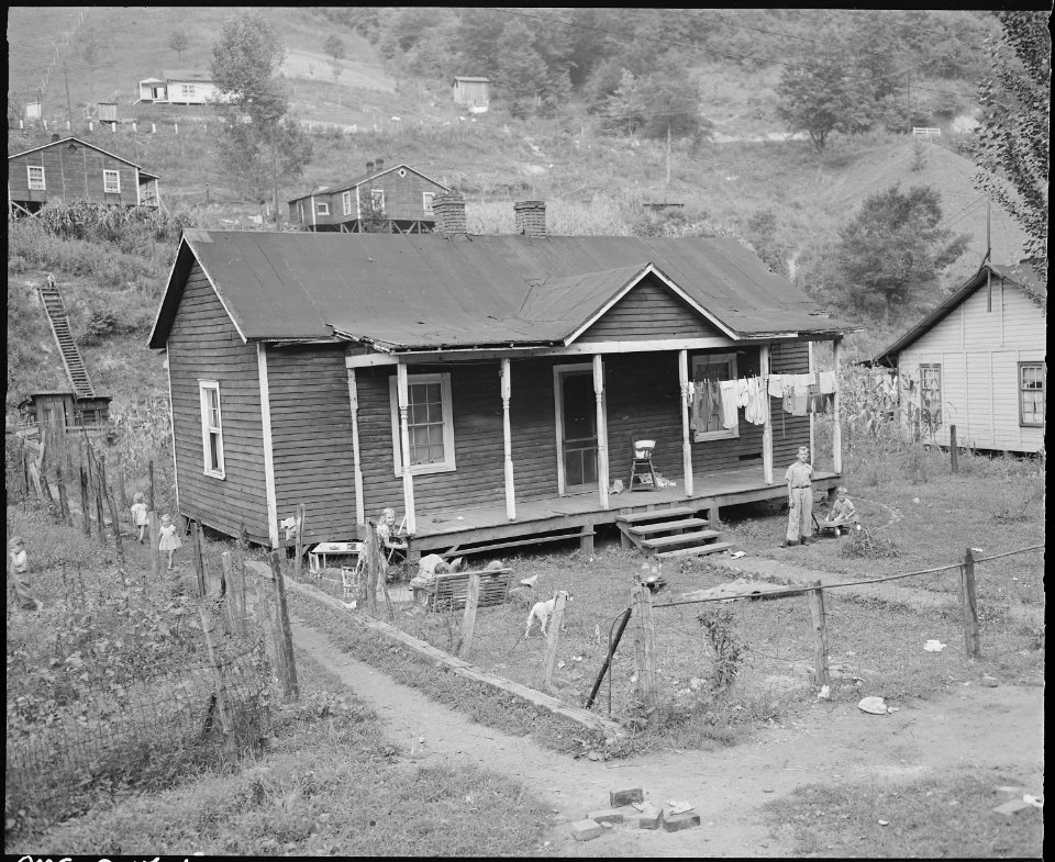 Typical house. Raven Red Ash Coal Company, No. 2 Mine. Raven Tazewell County, Virginia. - NARA - 541116