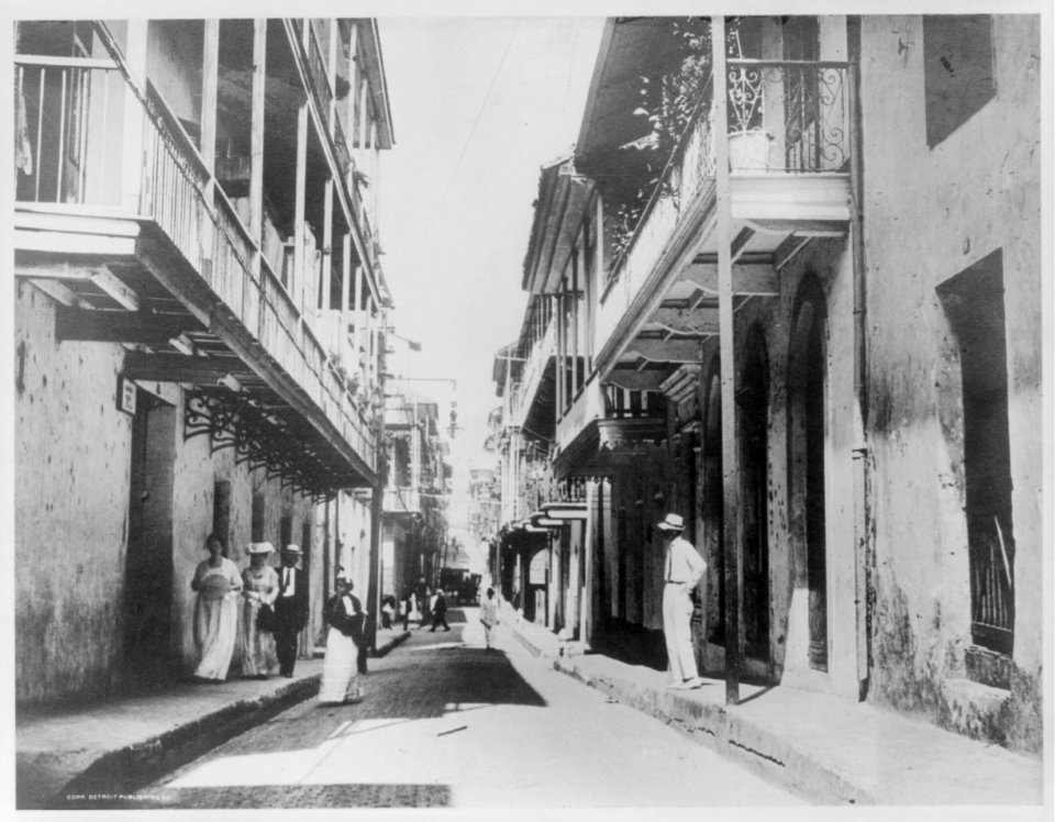 Typical street scene, Panama (City) LCCN2002697826