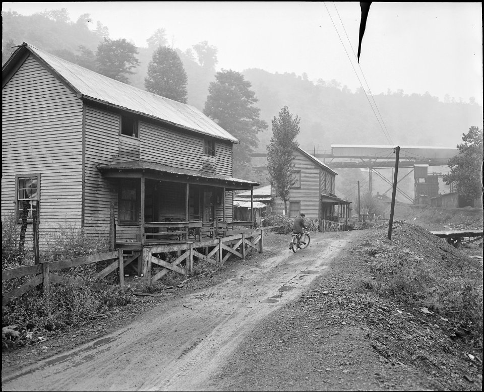 Typical two family houses near the tipple. Raven Red Ash Coal Company, No. 2 Mine, Raven, Tazewell County, Virginia. - NARA - 541062