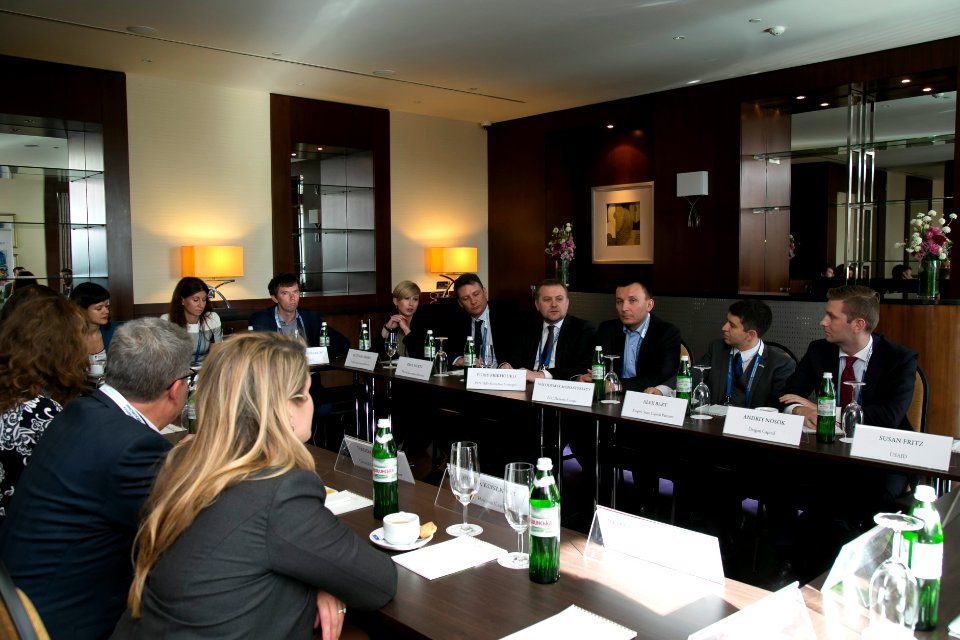 U.S. Ambassador Marie L. Yovanovitch travels to Kharkiv, Roundtable with business and financial leaders, September 23, 2016 (30075993256)