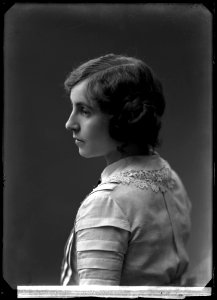 Tyra Zanderholm as Alberta in När det unga vinet blommar at Dramaten 1910 - SMV - GZ011