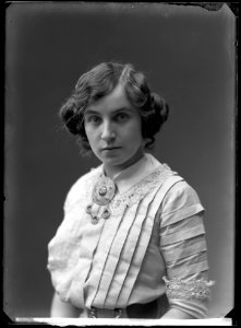 Tyra Zanderholm in När det unga vinet blommar at Dramatiska teatern 1910 - SMV - NZ007